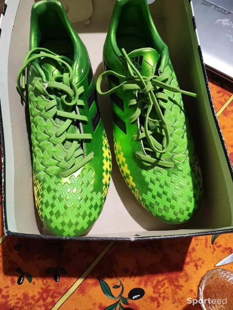 Crampons football  d'occasion Ajouté le : 28/08/2022