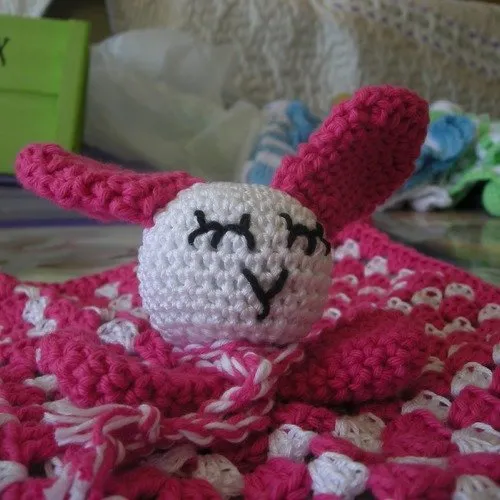 Doudou lapin au crochet fait main
