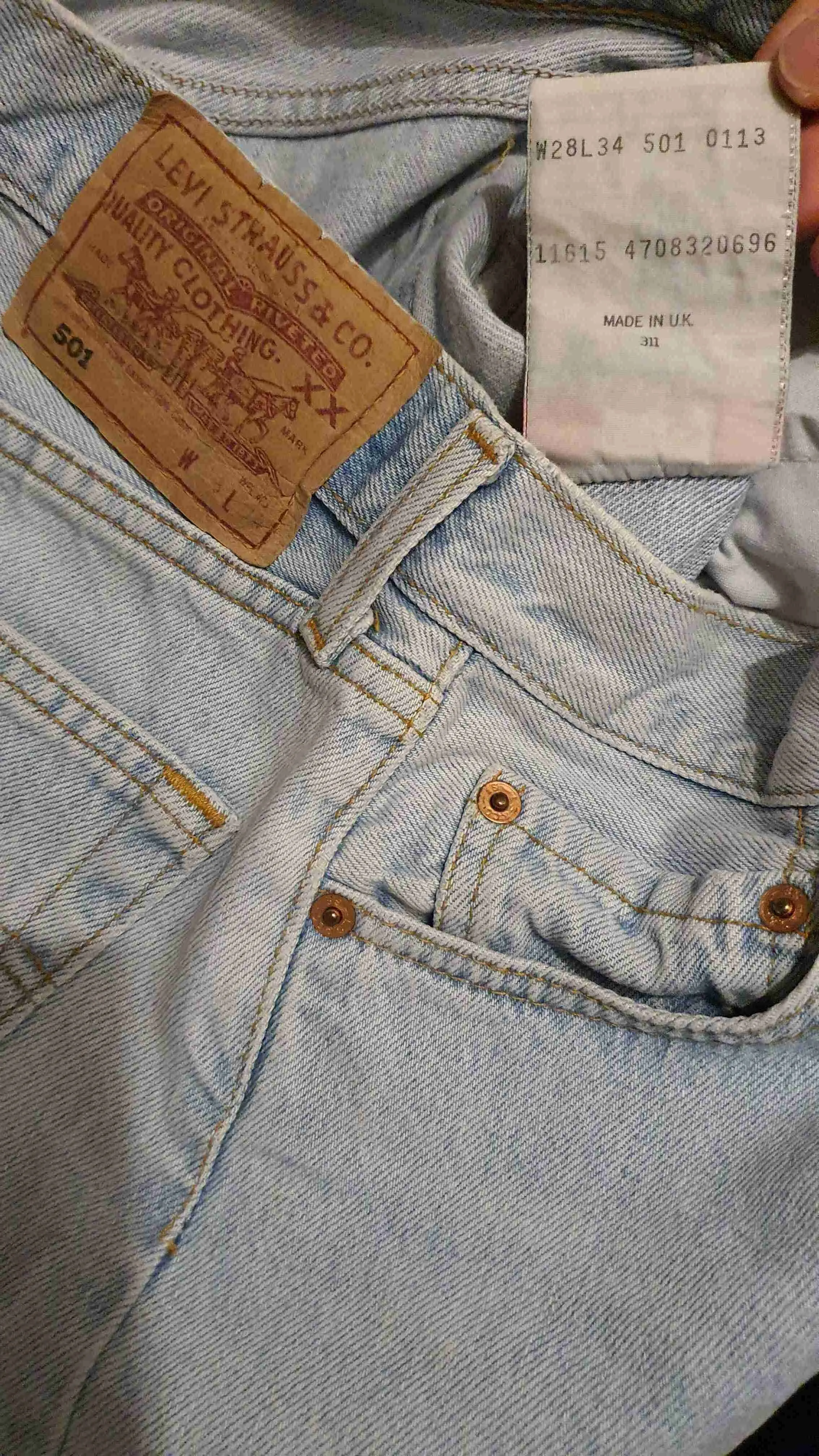 Short Levi's 501 W28L34